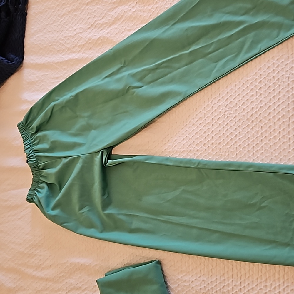 Veterinarian costume/scrubs - Picture 3 of 4